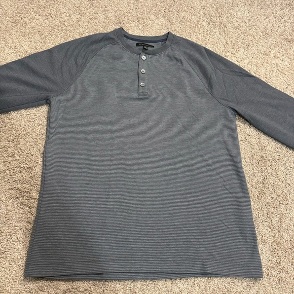 B89. Men’s gray banana republic long‎ sleeve (L) - Picture 1 of 4